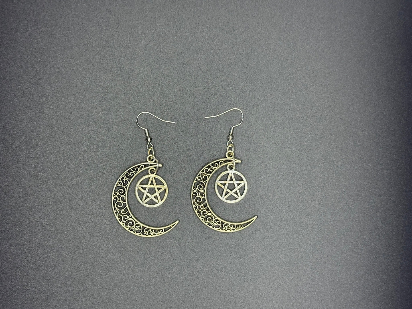 Boucles d’oreille lune et pentagramme