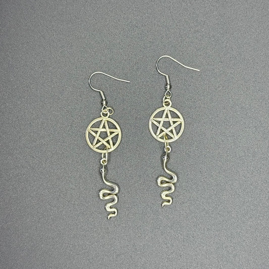 Boucles d’oreille pentagramme et serpent